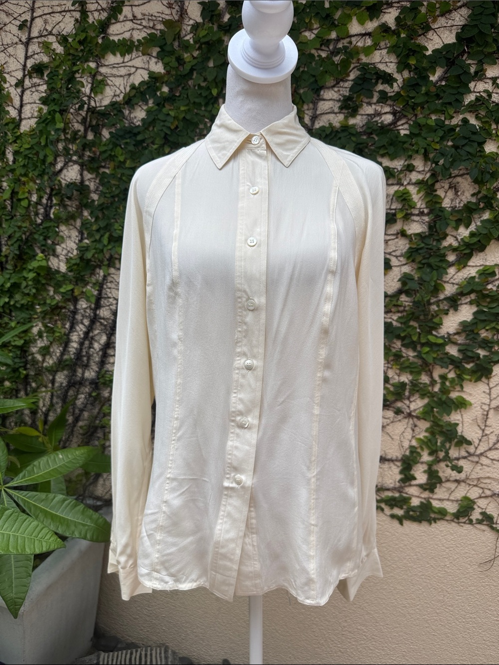Christine Albers long-sleeved silk blouse with a classic collar and front button